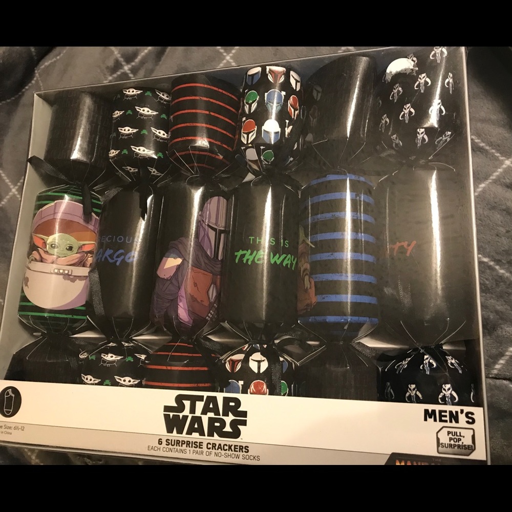 Star Wars men’s no-show socks surprise crackers
